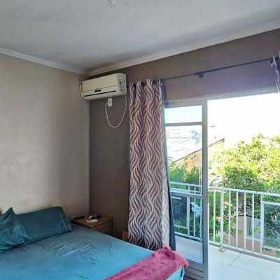 Casa Residencial com 241m², 3 quartos, 1 suíte, 3 garagens, no bairro barreiros em São José