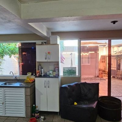 Casa Residencial com 241m², 3 quartos, 1 suíte, 3 garagens, no bairro barreiros em São José