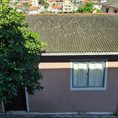 Casa Residencial com 241m², 3 quartos, 1 suíte, 3 garagens, no bairro barreiros em São José