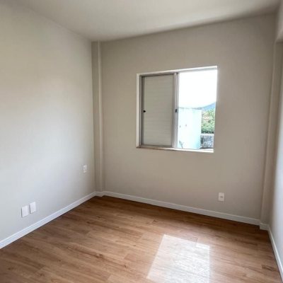 Apartamentos com 89m², 3 quartos, 1 suíte, 1 garagem, no bairro Trindade em Florianópolis