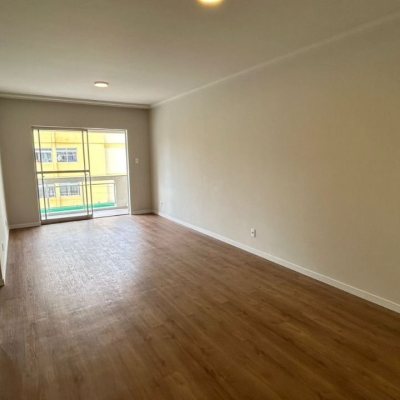 Apartamentos com 89m², 3 quartos, 1 suíte, 1 garagem, no bairro Trindade em Florianópolis