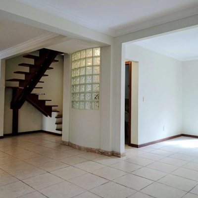 Casa em Condomínio com 200m², 3 quartos, 1 suíte, 2 garagens, no bairro Santo Antônio De Lisboa em Florianópolis