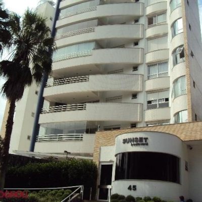 Apartamentos com 156m², 3 quartos, 3 suítes, 2 garagens, no bairro João Paulo em Florianópolis