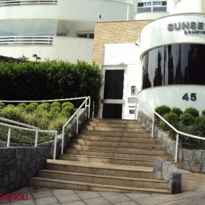 Apartamentos com 156m², 3 quartos, 3 suítes, 2 garagens, no bairro João Paulo em Florianópolis