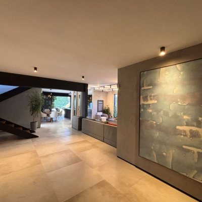 Sobrado Residencial com 315m², 4 quartos, 3 suítes, 4 garagens, no bairro Jurerê Internacional em Floranópolis