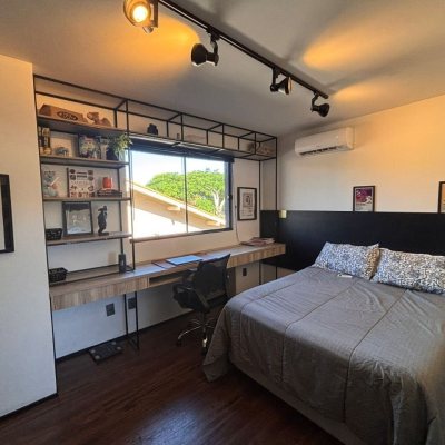 Sobrado Residencial com 315m², 4 quartos, 3 suítes, 4 garagens, no bairro Jurerê Internacional em Floranópolis