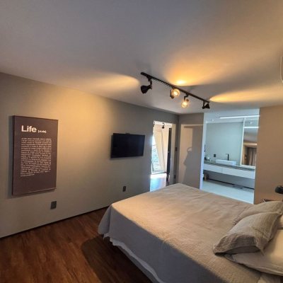 Sobrado Residencial com 315m², 4 quartos, 3 suítes, 4 garagens, no bairro Jurerê Internacional em Floranópolis