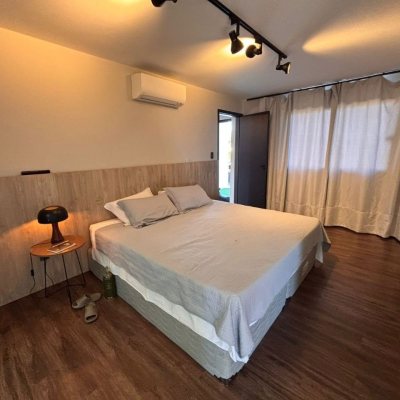 Sobrado Residencial com 315m², 4 quartos, 3 suítes, 4 garagens, no bairro Jurerê Internacional em Floranópolis