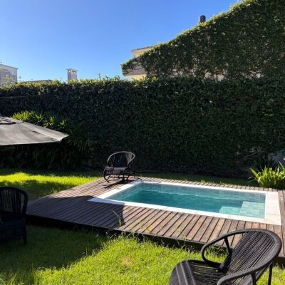 Sobrado Residencial com 315m², 4 quartos, 3 suítes, 4 garagens, no bairro Jurerê Internacional em Floranópolis