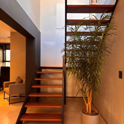 Sobrado Residencial com 315m², 4 quartos, 3 suítes, 4 garagens, no bairro Jurerê Internacional em Floranópolis