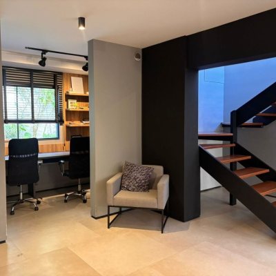 Sobrado Residencial com 315m², 4 quartos, 3 suítes, 4 garagens, no bairro Jurerê Internacional em Floranópolis