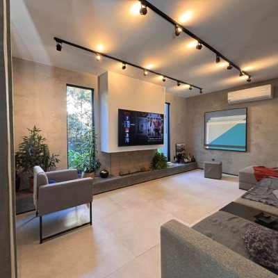 Sobrado Residencial com 315m², 4 quartos, 3 suítes, 4 garagens, no bairro Jurerê Internacional em Floranópolis