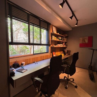 Sobrado Residencial com 315m², 4 quartos, 3 suítes, 4 garagens, no bairro Jurerê Internacional em Floranópolis