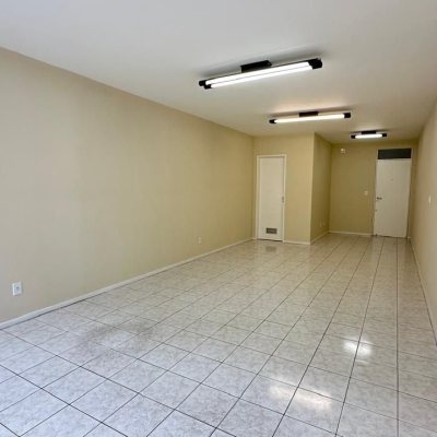 Sala com 40m², no bairro Centro em Florianópolis