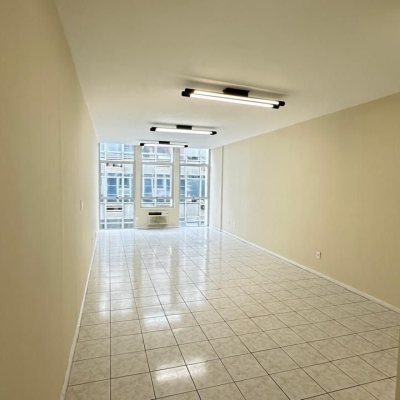 Sala com 40m², no bairro Centro em Florianópolis