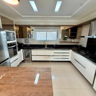 Sobrado Residencial com 199m², 4 quartos, 3 suítes, 2 garagens, no bairro Cachoeira Do Bom Jesus em Florianópolis