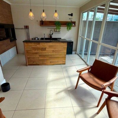 Sobrado Residencial com 199m², 4 quartos, 3 suítes, 2 garagens, no bairro Cachoeira Do Bom Jesus em Florianópolis