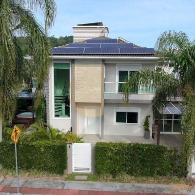 Sobrado Residencial com 199m², 4 quartos, 3 suítes, 2 garagens, no bairro Cachoeira Do Bom Jesus em Florianópolis