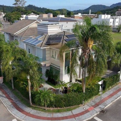 Sobrado Residencial com 199m², 4 quartos, 3 suítes, 2 garagens, no bairro Cachoeira Do Bom Jesus em Florianópolis