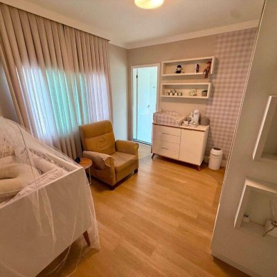 Sobrado Residencial com 199m², 4 quartos, 3 suítes, 2 garagens, no bairro Cachoeira Do Bom Jesus em Florianópolis