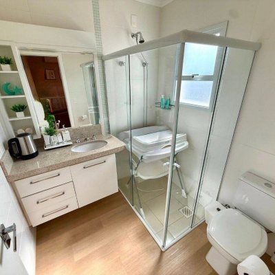 Sobrado Residencial com 199m², 4 quartos, 3 suítes, 2 garagens, no bairro Cachoeira Do Bom Jesus em Florianópolis