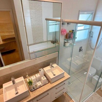 Sobrado Residencial com 199m², 4 quartos, 3 suítes, 2 garagens, no bairro Cachoeira Do Bom Jesus em Florianópolis