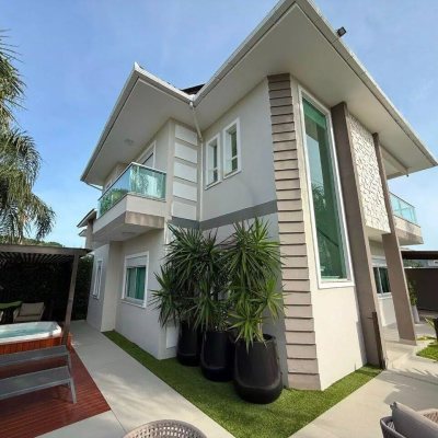 Sobrado Residencial com 199m², 4 quartos, 3 suítes, 2 garagens, no bairro Cachoeira Do Bom Jesus em Florianópolis