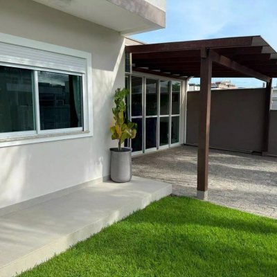 Sobrado Residencial com 199m², 4 quartos, 3 suítes, 2 garagens, no bairro Cachoeira Do Bom Jesus em Florianópolis