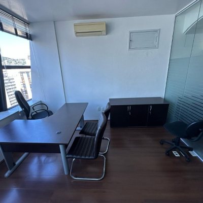 Sala com 65m², no bairro Centro em Florianópolis
