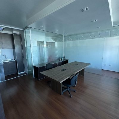 Sala com 65m², no bairro Centro em Florianópolis
