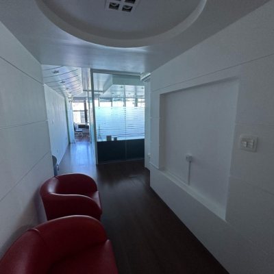 Sala com 65m², no bairro Centro em Florianópolis
