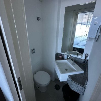 Sala com 65m², no bairro Centro em Florianópolis