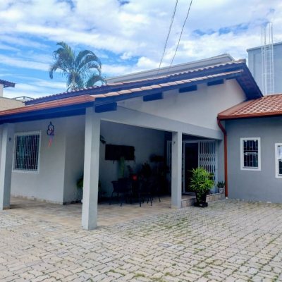 Casa Residencial com 70m², 3 quartos, 1 suíte, 1 garagem, no bairro Ingleses em Florianópolis