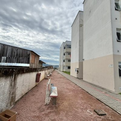 Apartamentos com 58m², 2 quartos, 1 garagem, no bairro Balneário em Florianópolis
