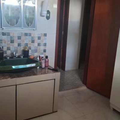 Casa Residencial com 95m², 4 quartos, 1 suíte, 1 garagem, no bairro Centro em Florianópolis