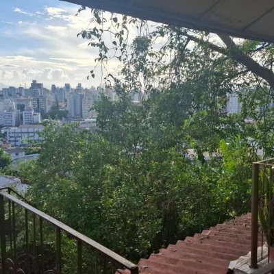 Casa Residencial com 95m², 4 quartos, 1 suíte, 1 garagem, no bairro Centro em Florianópolis