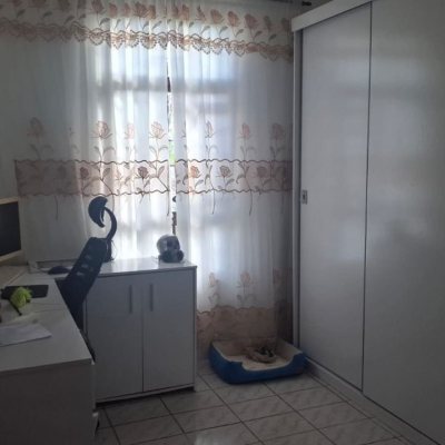 Casa Residencial com 95m², 4 quartos, 1 suíte, 1 garagem, no bairro Centro em Florianópolis