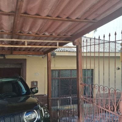 Casa Residencial com 95m², 4 quartos, 1 suíte, 1 garagem, no bairro Centro em Florianópolis