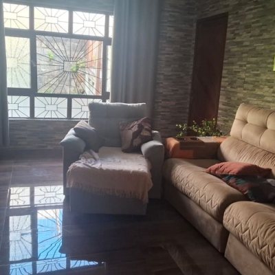 Casa Residencial com 95m², 4 quartos, 1 suíte, 1 garagem, no bairro Centro em Florianópolis