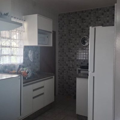 Casa Residencial com 95m², 4 quartos, 1 suíte, 1 garagem, no bairro Centro em Florianópolis