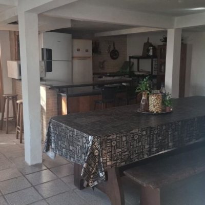 Casa Residencial com 95m², 4 quartos, 1 suíte, 1 garagem, no bairro Centro em Florianópolis