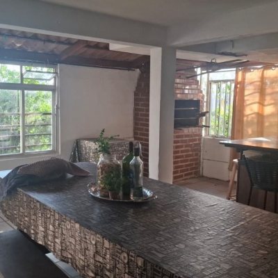 Casa Residencial com 95m², 4 quartos, 1 suíte, 1 garagem, no bairro Centro em Florianópolis