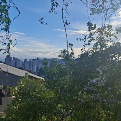 Casa Residencial com 95m², 4 quartos, 1 suíte, 1 garagem, no bairro Centro em Florianópolis