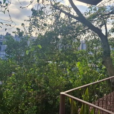 Casa Residencial com 95m², 4 quartos, 1 suíte, 1 garagem, no bairro Centro em Florianópolis