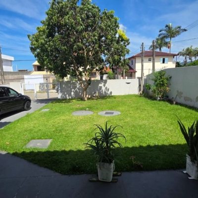 Casa Residencial com 101m², 3 quartos, 1 suíte, 4 garagens, no bairro Carianos em Florianópolis