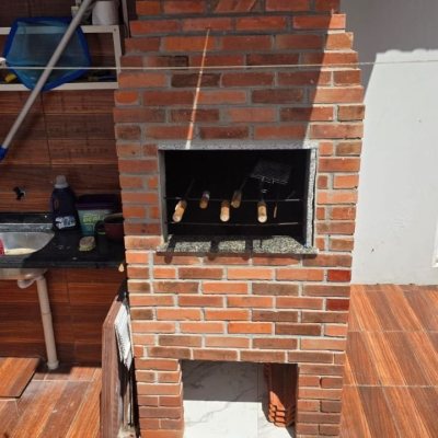 Casa Residencial com 101m², 3 quartos, 1 suíte, 4 garagens, no bairro Carianos em Florianópolis