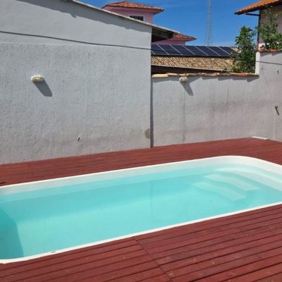 Casa Residencial com 101m², 3 quartos, 1 suíte, 4 garagens, no bairro Carianos em Florianópolis