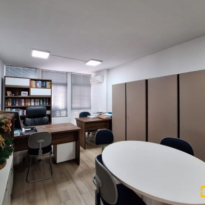 Sala com 95m², 1 garagem, no bairro Centro em Florianópolis