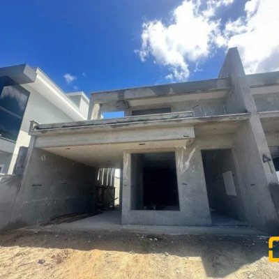 Casa Residencial com 111m², 3 quartos, 1 suíte, 2 garagens, no bairro São João Do Rio Vermelho em Florianópolis