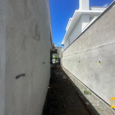 Casa Residencial com 111m², 3 quartos, 1 suíte, 2 garagens, no bairro São João Do Rio Vermelho em Florianópolis